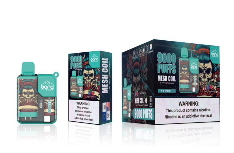 L'image présente un appareil de vapotage jetable Bang Box avec 9 000 bouffées, décoré d'un graphisme de crâne et de fleurs, à côté de son emballage affichant le même design et le texte d'avertissement sur la teneur en nicotine.