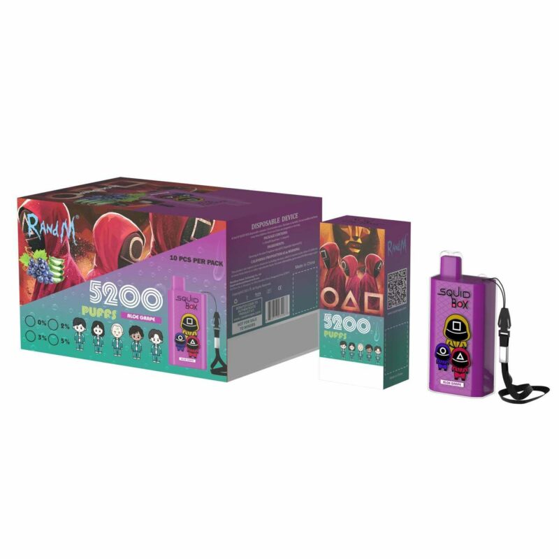 Una exhibición de un dispositivo de vapeo desechable Squid Box en color violeta con un cordón, junto a su empaque con ilustraciones y el texto '5200 Puffs' y 'Bloc Grape'.