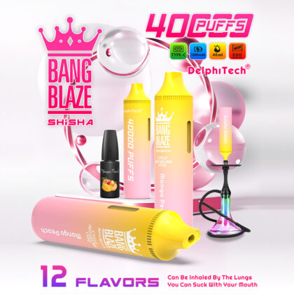 Immagine promozionale per Bang Blaze Shisha, che mette in evidenza uno svapo usa e getta al gusto di mango e pesca che offre 40.000 tiri, visualizzato insieme a dettagli del prodotto come 12 gusti disponibili, una batteria ricaricabile di tipo C ed elementi visivi accattivanti con toni rosa e gialli.