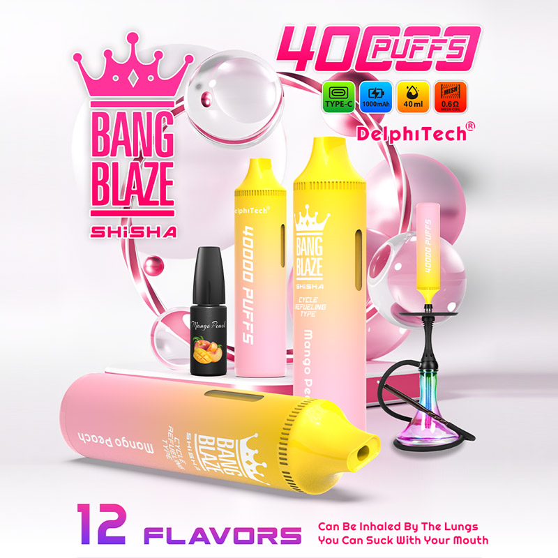 Reklambild för Bang Blaze Shisha, som lyfter fram en engångsvape med mango-persikosmak som erbjuder 40 000 bloss, visad tillsammans med produktdetaljer som 12 tillgängliga smaker, ett uppladdningsbart Typ-C-batteri och tilltalande visuella element med rosa och gula toner.