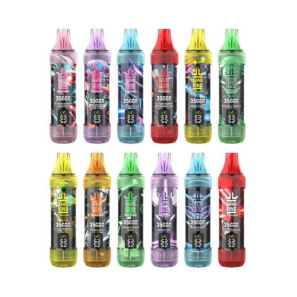 Una collezione di 12 flaconi colorati per vaporizzatori, ognuno etichettato con nomi di aromi diversi come Strawberry Mango, Blue Razz Ice e Watermelon. I flaconi sono disposti in file e mostrano vari colori vivaci, tra cui rosso, verde, giallo e viola.