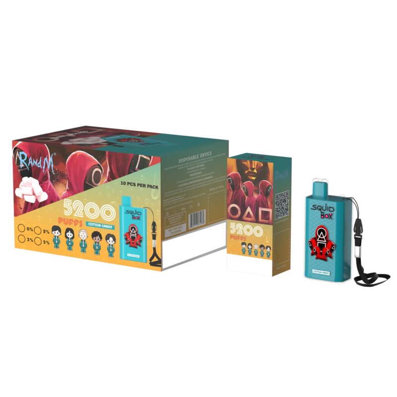 Un dispositivo de vapeo electrónico Squid Box con sabor a algodón de azúcar, con gráficos temáticos que recuerdan a una popular serie de televisión, exhibido junto a sus cajas de empaque marcadas '5200 bocanadas' e ilustradas con guardias con trajes rojos.