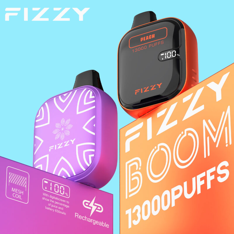 Appareils de vape rechargeables FIZZY BOOM avec 13000 bouffées, l'un en violet et l'autre en noir avec des accents orange, présentés sur des boîtes colorées.