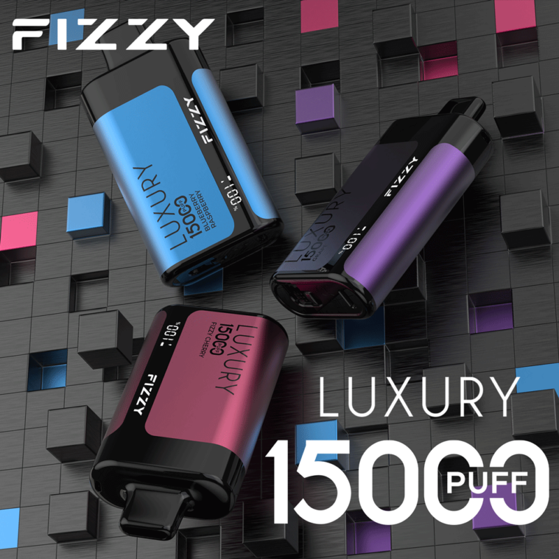 Drie luxe vape-apparaten met het label "Fizzy 15000 Puff" in de kleuren blauw, paars en rood, met een futuristische geometrische achtergrond.