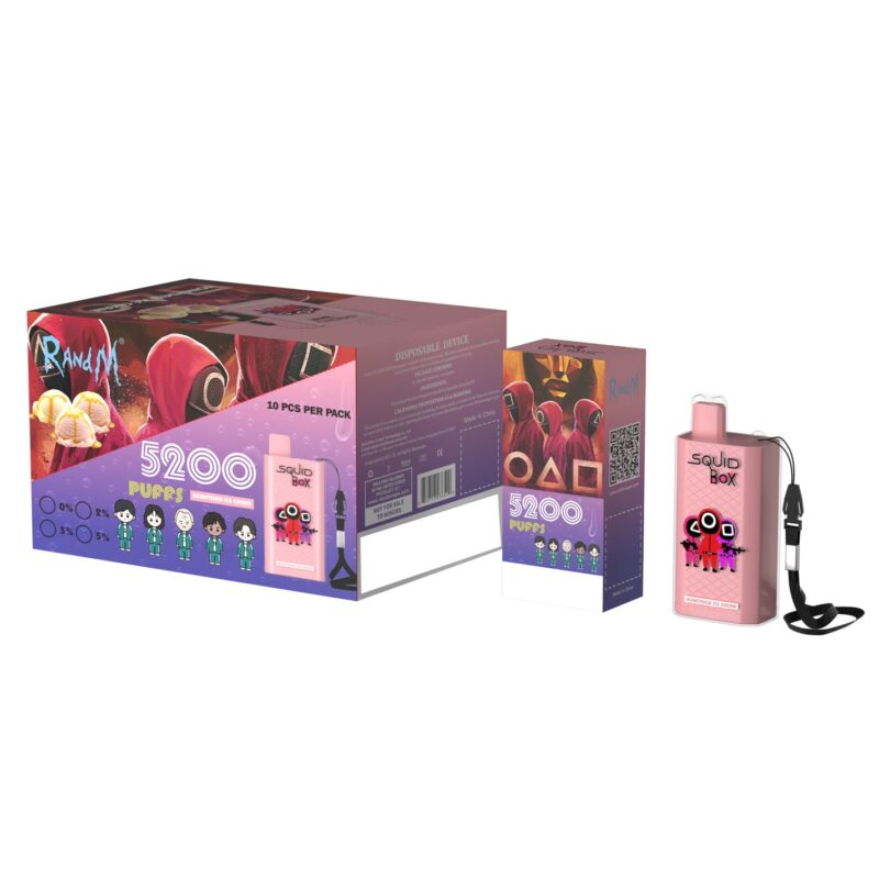 Una caja y un dispositivo de vapeo independiente de color rosa de la marca Squid Box, etiquetado con '5200 PUFFS' e imágenes inspiradas en una popular serie de televisión con personajes enmascarados con trajes rojos.