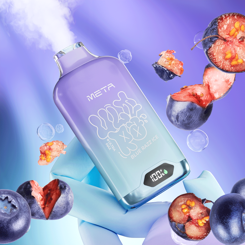 Un dispositivo de vapeo elegante y colorido etiquetado como "META" con la marca "Blue Razz Ice", rodeado de imágenes vibrantes de arándanos, frutas en rodajas y vapor helado sobre un fondo violeta-azul degradado.