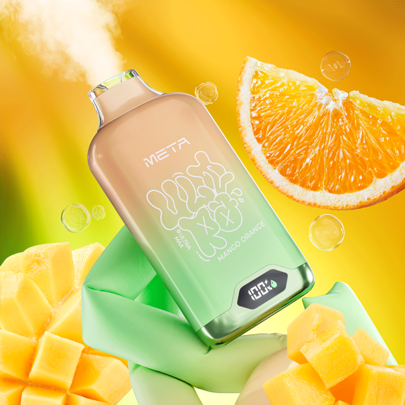 Un dispositivo de vapeo vibrante etiquetado como "META Ultra Max Mango Orange" con una pantalla digital, rodeado de cubos de mango fresco, una rodaja de naranja y tela verde, sobre un fondo degradado de color verde amarillento.