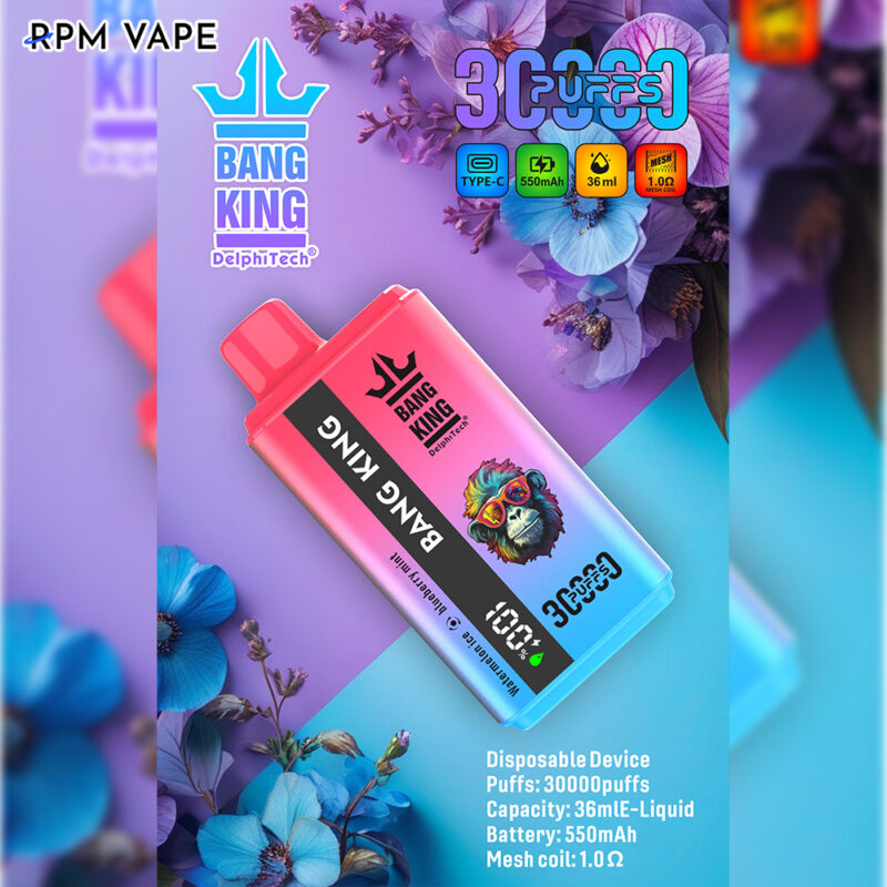 Un dispositivo de vapeo desechable colorido con un gráfico de mono, etiquetado como "BANG KING" y que presenta detalles del producto como 30000 bocanadas, capacidad de 36 ml, batería de 550 mAh y una bobina de malla de 1,0 Ω, sobre un fondo violeta con flores.