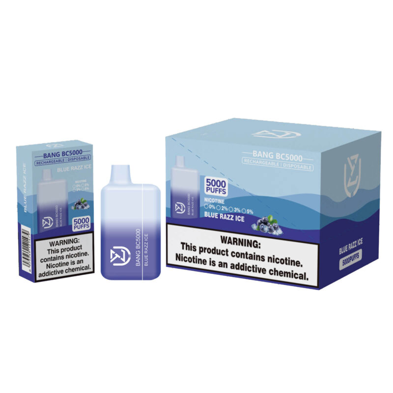 Vape jetable Bang BC5000 au goût Blue Razz Ice, avec 5000 bouffées et un avertissement sanitaire concernant la dépendance à la nicotine sur son emballage.