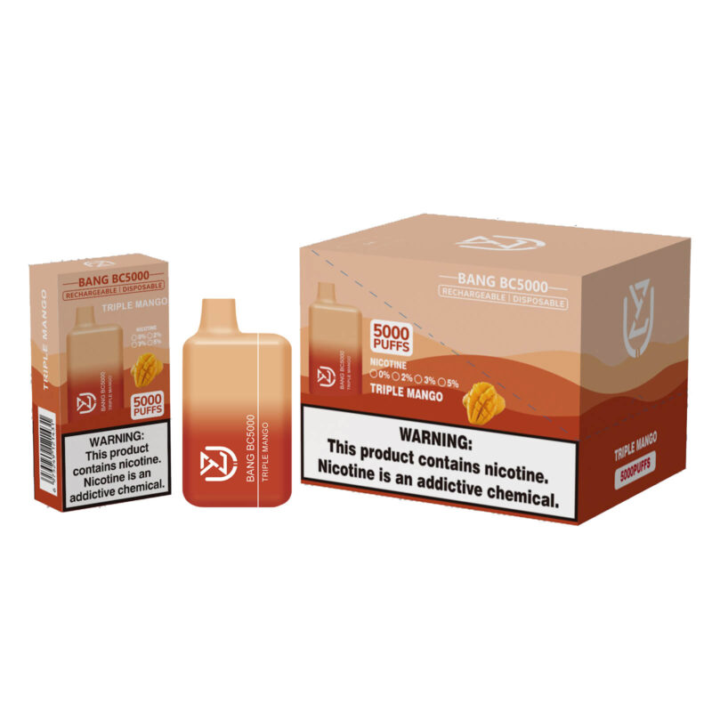 Appareil de vapotage jetable rechargeable Bang BC5000 et boîte, étiquetés Triple Mango avec un avertissement indiquant que la nicotine est un produit chimique addictif.
