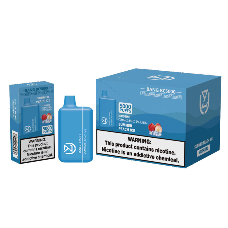 Cigarette électronique jetable rechargeable Bang BC5000 au goût « Summer Peach Ice » avec 5000 bouffées, présentée avec un emballage comprenant une étiquette d'avertissement sur la nicotine.