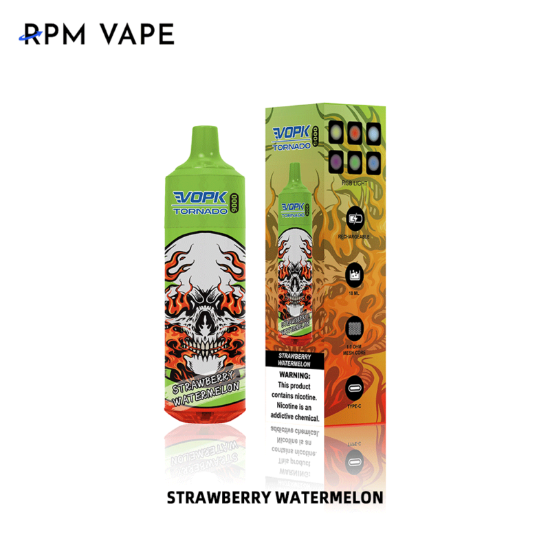 Vape-apparaat en verpakking voor VOPK Tornado 9000 in de smaak Strawberry Watermelon, met een groene bovenkant en vlamontwerp met een schedelafbeelding, geplaatst naast de kleurrijke doos met productinformatie en een nicotinewaarschuwing.