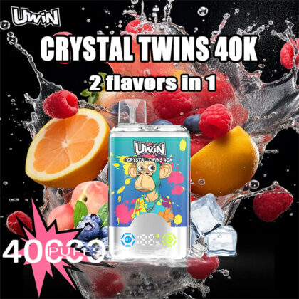 Werbebild für den elektronischen Verdampfer UWIN Crystal Twins 40K mit einem farbenfrohen Affendesign, Fruchtillustrationen und dem Slogan „2 Geschmacksrichtungen in 1“, hervorgehoben über einer Mischung aus spritzenden Früchten und Eiswürfeln.