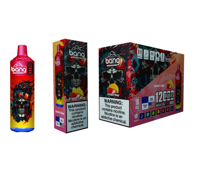 La confezione per sigaretta elettronica usa e getta Bang mostra il prodotto con un design audace raffigurante un teschio che indossa occhiali da sole, etichettato come aroma fragola e mango, con una capacità di 12.000 tiri e un avviso sulla nicotina ben visibile.